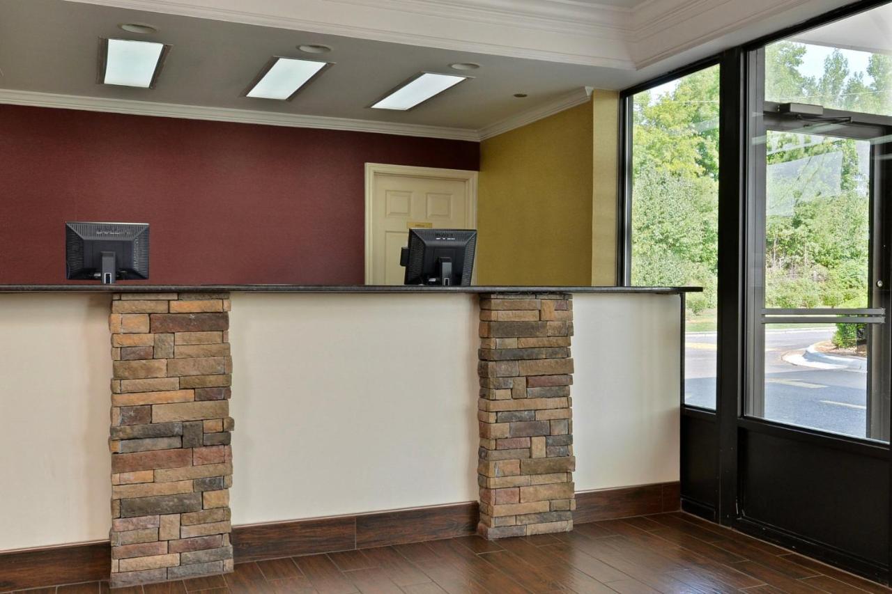 Red Roof Inn Долтон Экстерьер фото