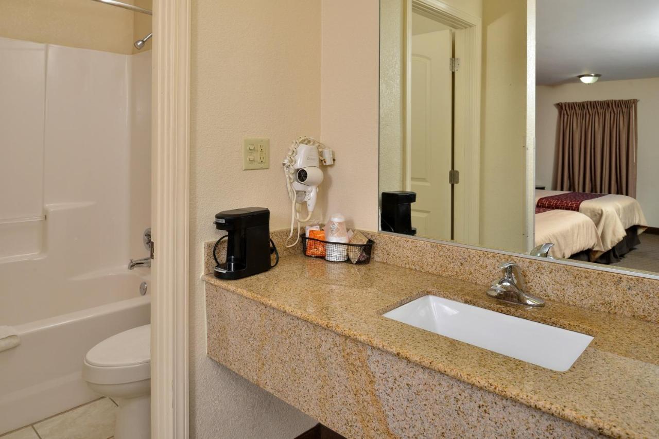 Red Roof Inn Долтон Экстерьер фото