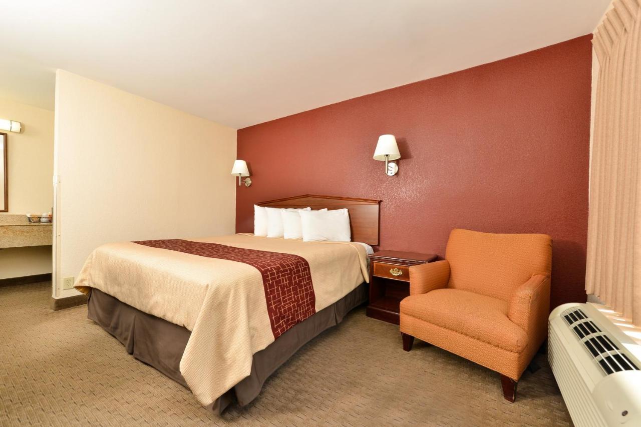 Red Roof Inn Долтон Экстерьер фото